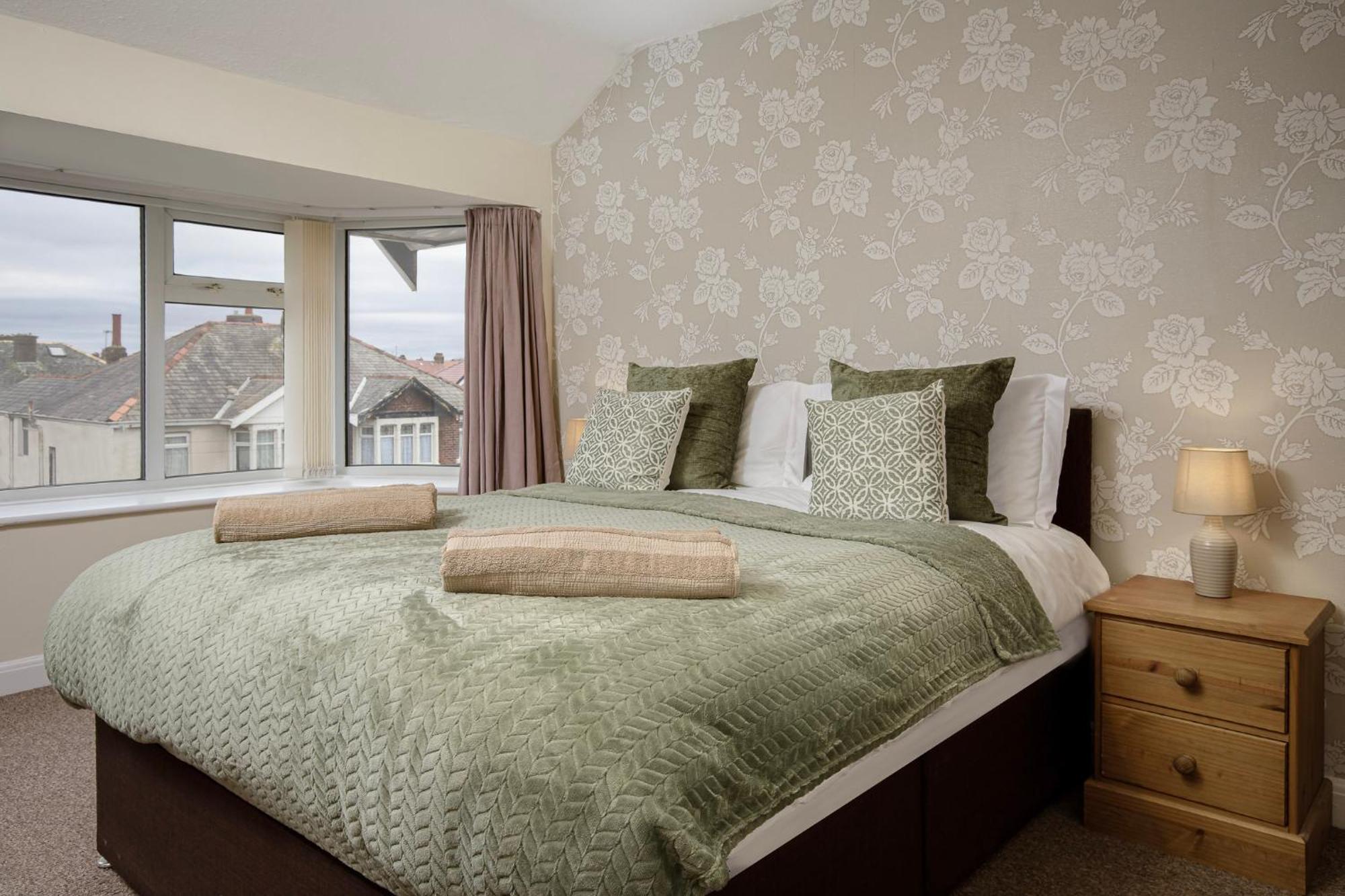 Arnside - Spacious 10-Bedroom Seaside Cottage Blackpool Exterior foto